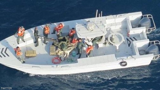 إحدى الصور وتظهر قاربا يقل قوة من الحرس الثوري الإيراني